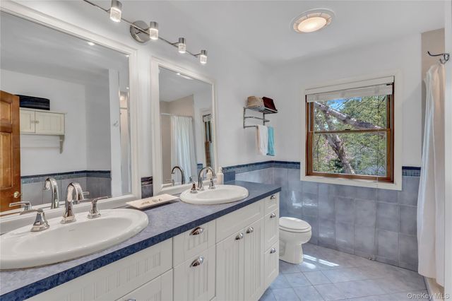 26 Peachtree Lane, Mount Sinai, NY 11766