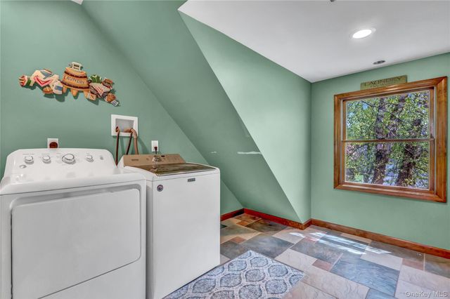 26 Peachtree Lane, Mount Sinai, NY 11766
