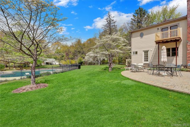 26 Peachtree Lane, Mount Sinai, NY 11766