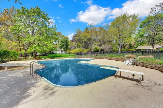 26 Peachtree Lane, Mount Sinai, NY 11766