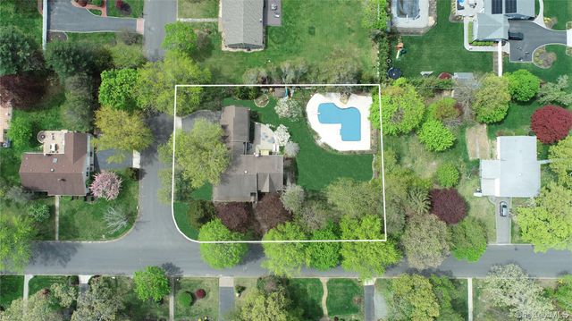 26 Peachtree Lane, Mount Sinai, NY 11766