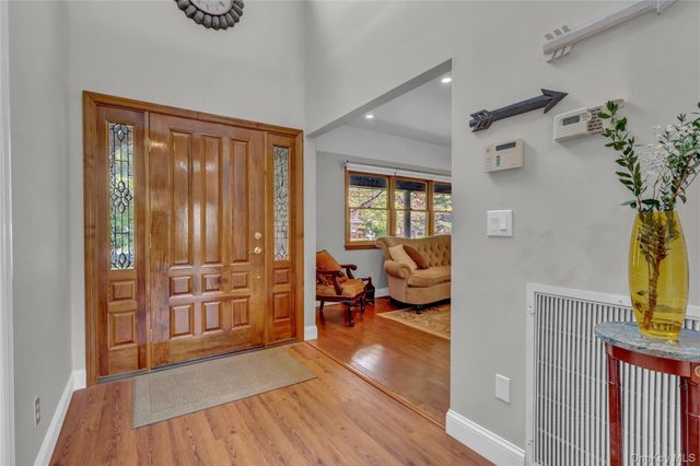 26 Peachtree Lane, Mount Sinai, NY 11766