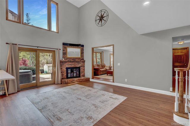 26 Peachtree Lane, Mount Sinai, NY 11766
