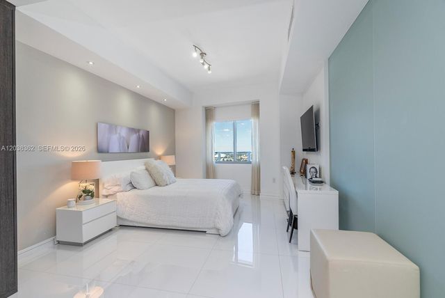 1100 Biscayne Blvd 4103, Miami, FL 33132