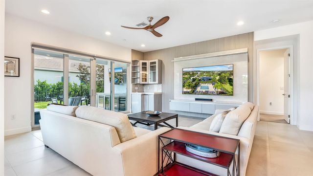 7887 Waterford Isles Lane, Delray Beach, FL 33446