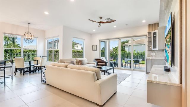 7887 Waterford Isles Lane, Delray Beach, FL 33446