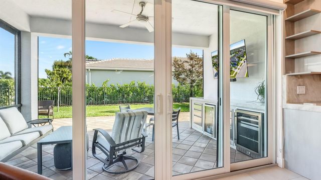 7887 Waterford Isles Lane, Delray Beach, FL 33446
