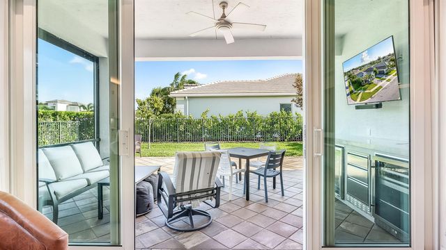 7887 Waterford Isles Lane, Delray Beach, FL 33446