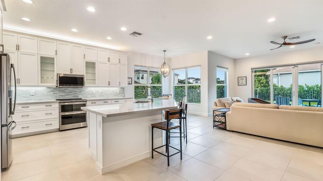 7887 Waterford Isles Lane, Delray Beach, FL 33446