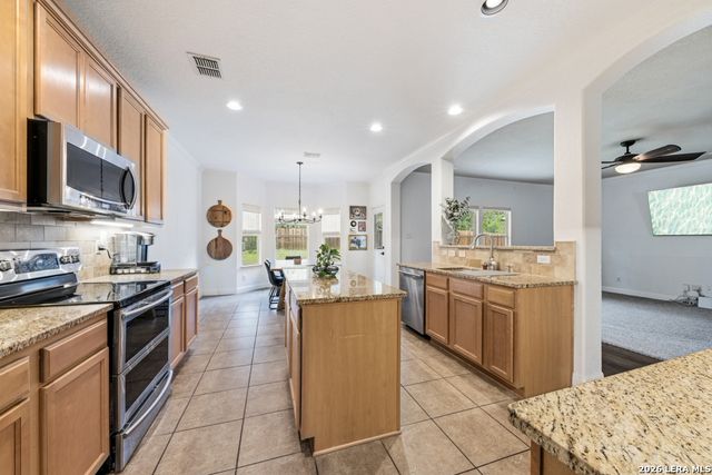 10911 FOX GLOVE FLD, Helotes, TX 78023