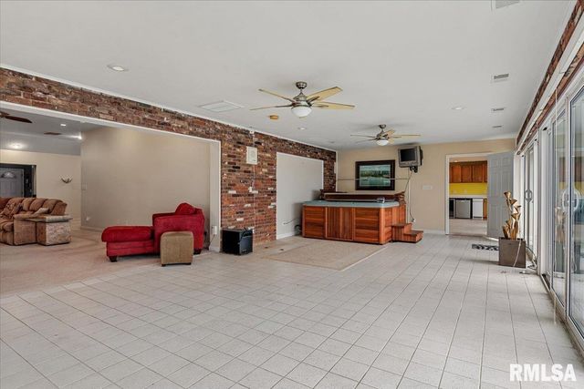 1013 E LAKE SHORE Drive, Springfield, IL 62712