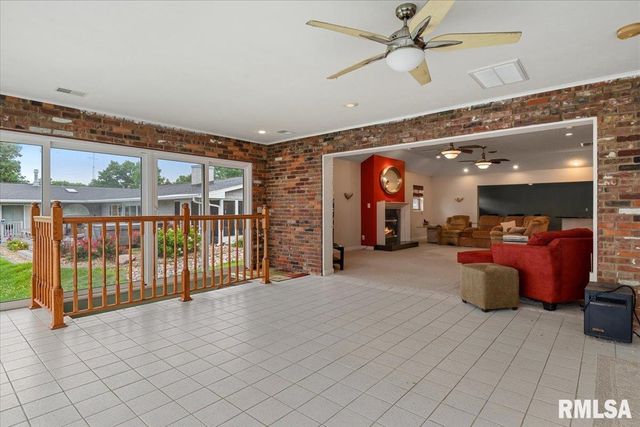 1013 E LAKE SHORE Drive, Springfield, IL 62712