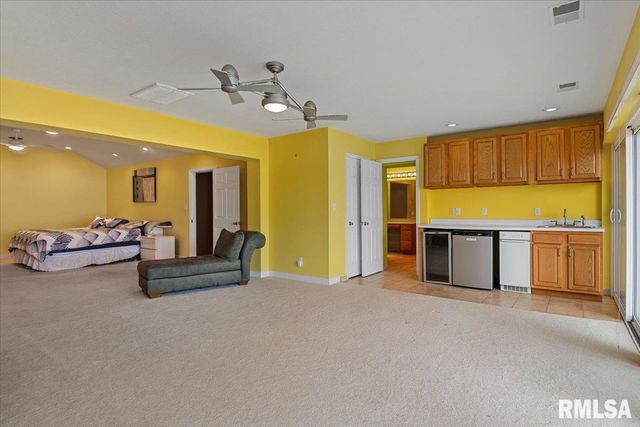 1013 E LAKE SHORE Drive, Springfield, IL 62712
