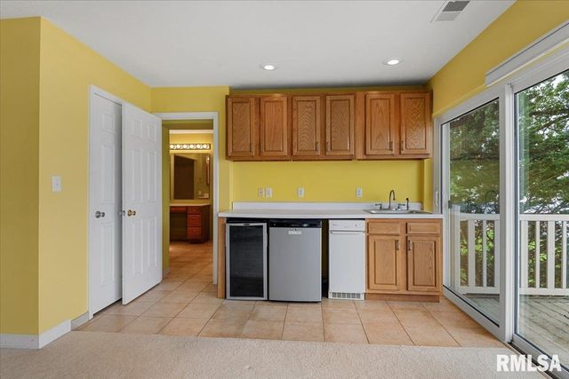1013 E LAKE SHORE Drive, Springfield, IL 62712