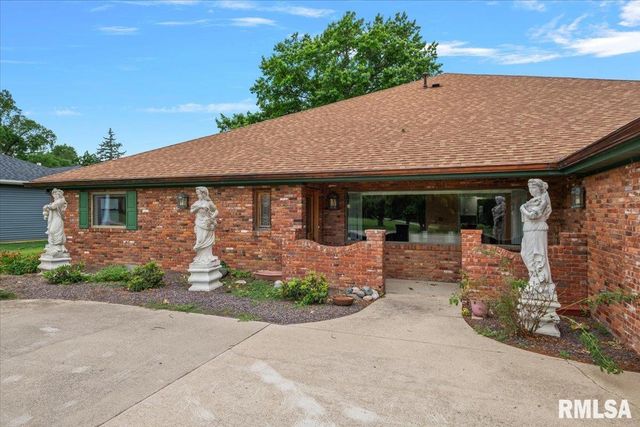 1013 E LAKE SHORE Drive, Springfield, IL 62712