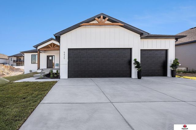 9435 Breashears Street, Lincoln, NE 68516