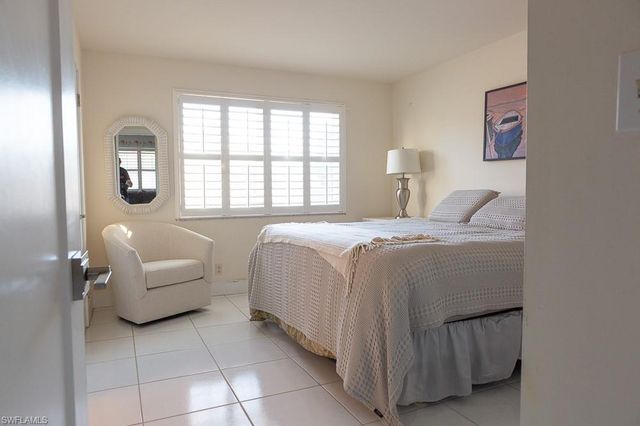 550 Broad AVE S 550, Naples, FL 34102