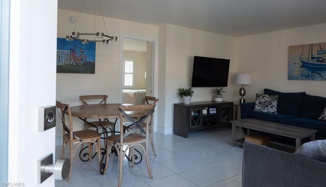 550 Broad AVE S 550, Naples, FL 34102