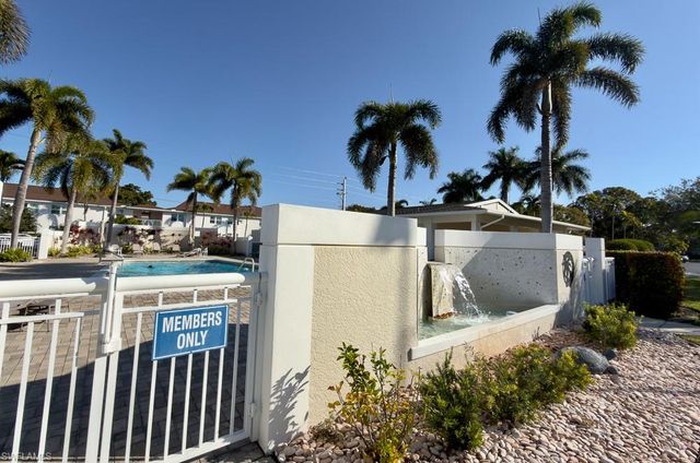 550 Broad AVE S 550, Naples, FL 34102