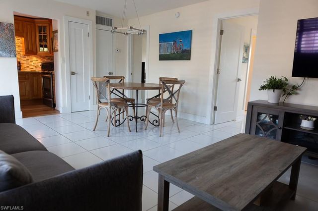 550 Broad AVE S 550, Naples, FL 34102