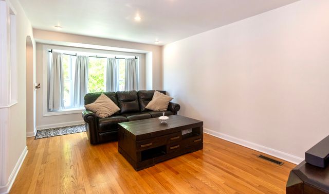 3754 N Nottingham Avenue, Chicago, IL 60634