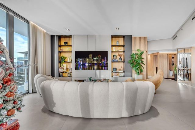 20281 E Country Club Dr TW7, Aventura, FL 33180