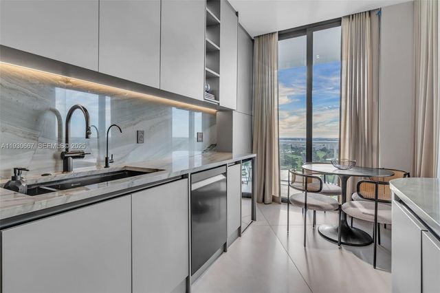 20281 E Country Club Dr TW7, Aventura, FL 33180