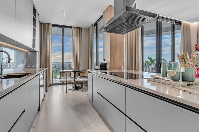 20281 E Country Club Dr TW7, Aventura, FL 33180