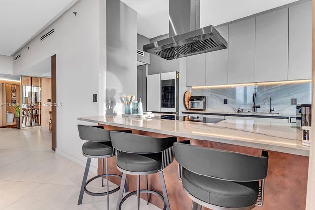 20281 E Country Club Dr TW7, Aventura, FL 33180