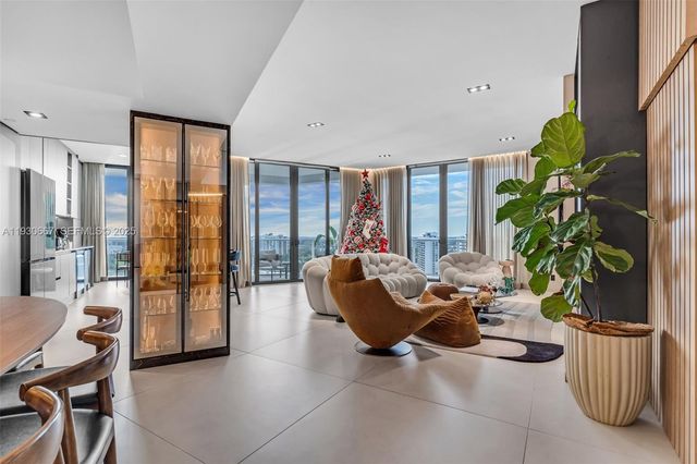 20281 E Country Club Dr TW7, Aventura, FL 33180