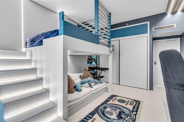 20281 E Country Club Dr TW7, Aventura, FL 33180