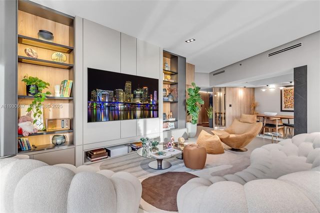 20281 E Country Club Dr TW7, Aventura, FL 33180