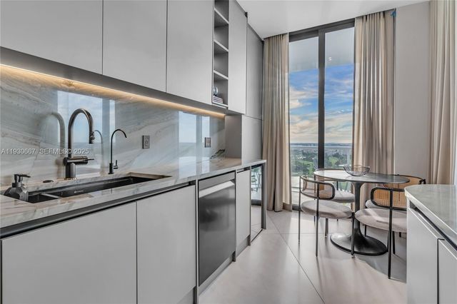 20281 E Country Club Dr TW7, Aventura, FL 33180