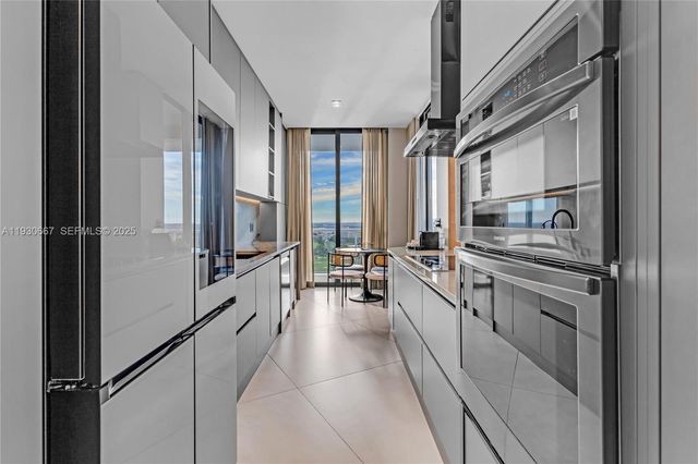 20281 E Country Club Dr TW7, Aventura, FL 33180