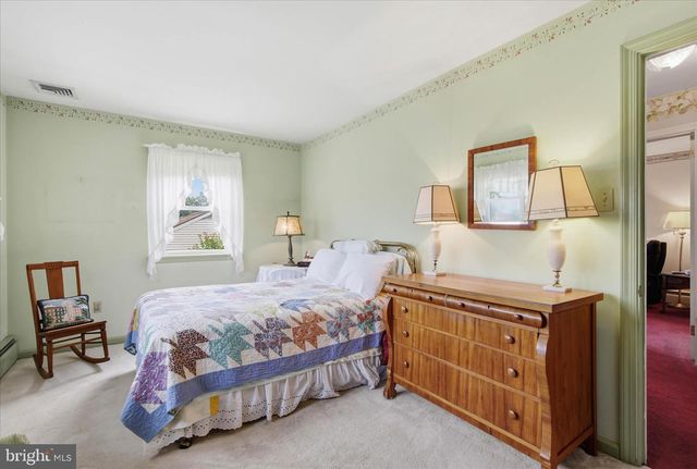 48 HIGHLAND DR, Lancaster, PA 17602
