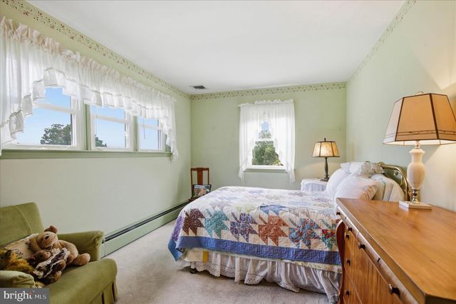 48 HIGHLAND DR, Lancaster, PA 17602