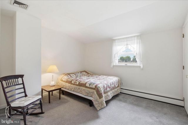 48 HIGHLAND DR, Lancaster, PA 17602