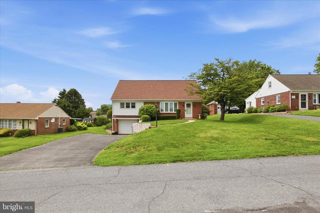 48 HIGHLAND DR, Lancaster, PA 17602