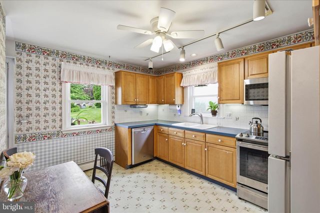 48 HIGHLAND DR, Lancaster, PA 17602