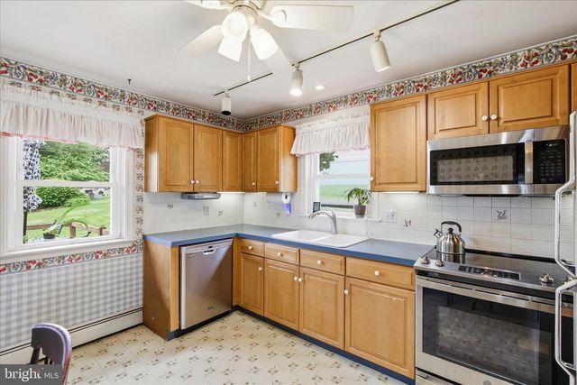 48 HIGHLAND DR, Lancaster, PA 17602
