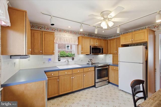 48 HIGHLAND DR, Lancaster, PA 17602