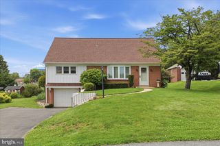 48 HIGHLAND DR, Lancaster, PA 17602