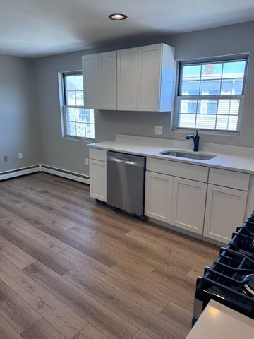 1099 River St 3, Boston, MA 02136