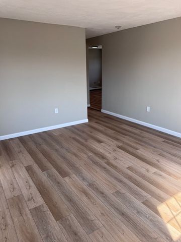 1099 River St 3, Boston, MA 02136