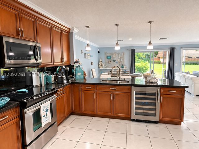 4244 Pine Hollow Cir, Green Acres, FL 33463