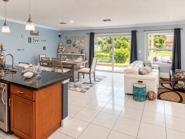 4244 Pine Hollow Cir, Green Acres, FL 33463