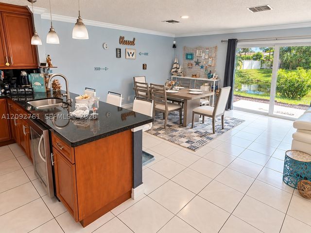 4244 Pine Hollow Cir, Green Acres, FL 33463