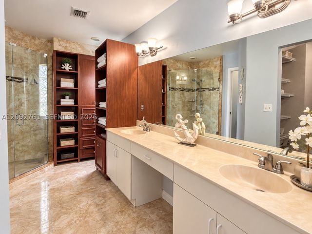 4244 Pine Hollow Cir, Green Acres, FL 33463