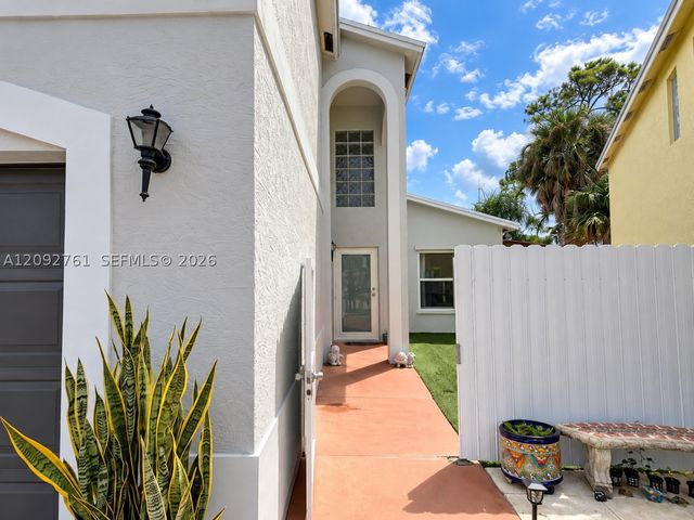 4244 Pine Hollow Cir, Green Acres, FL 33463
