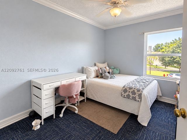 4244 Pine Hollow Cir, Green Acres, FL 33463